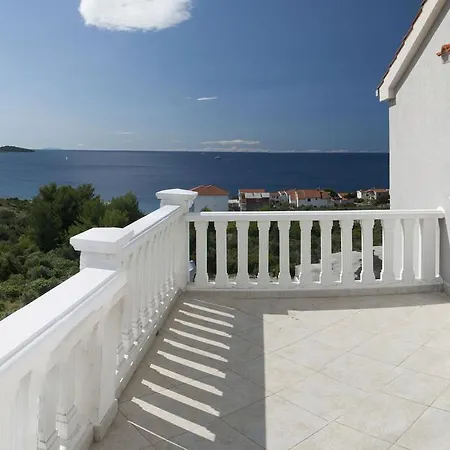 Parlov 아파트 로고즈니차