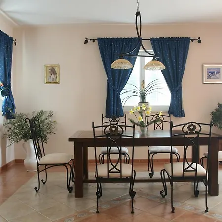 아파트 Parlov 로고즈니차