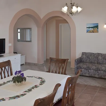 Parlov 아파트 로고즈니차